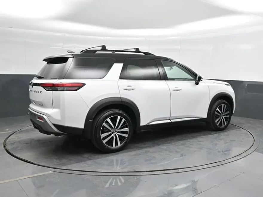 2025 Nissan Pathfinder Platinum photo 1