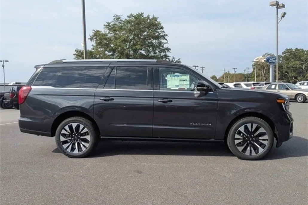 2025 Ford Expedition MAX Platinum photo 1