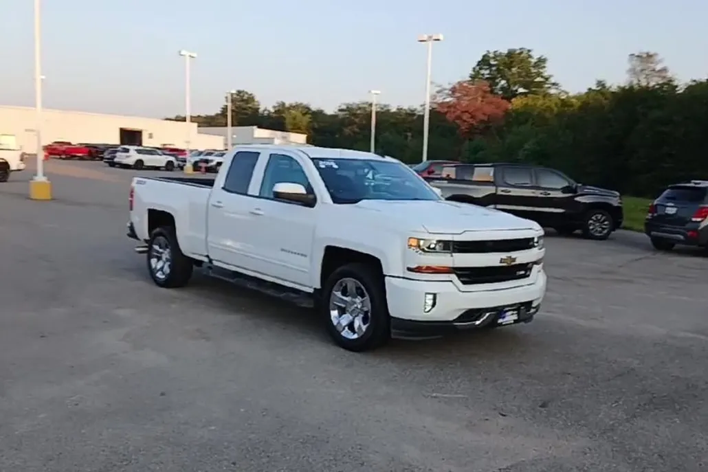 2018 Chevrolet Silverado 1500 LT photo 1
