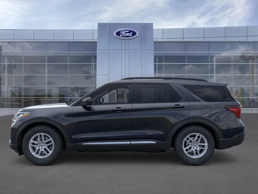 2025 Ford Explorer photo 1