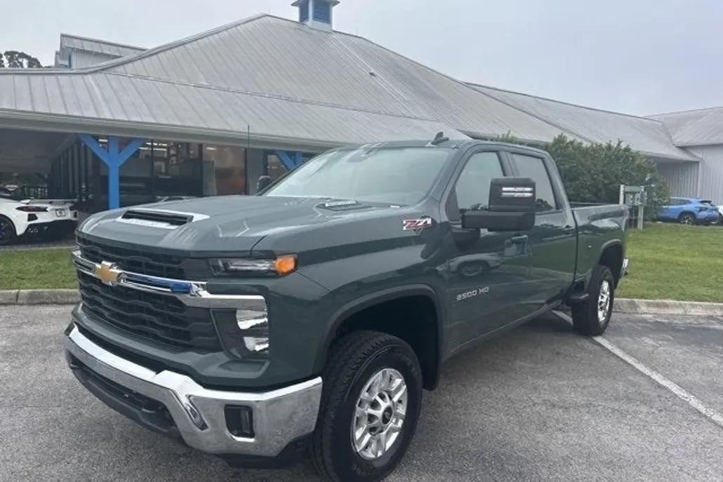 2025 Chevrolet Silverado 2500HD LT photo 1