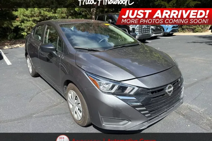 2023 Nissan Versa 1.6 S photo 1