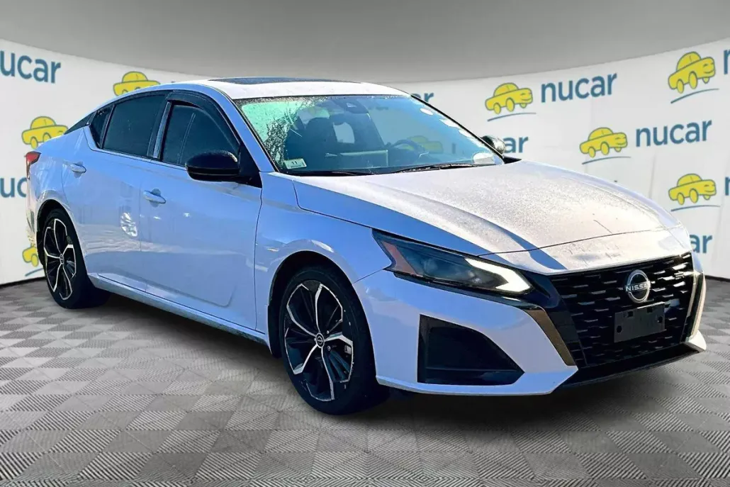 2023 Nissan Altima 2.5 SR photo 1