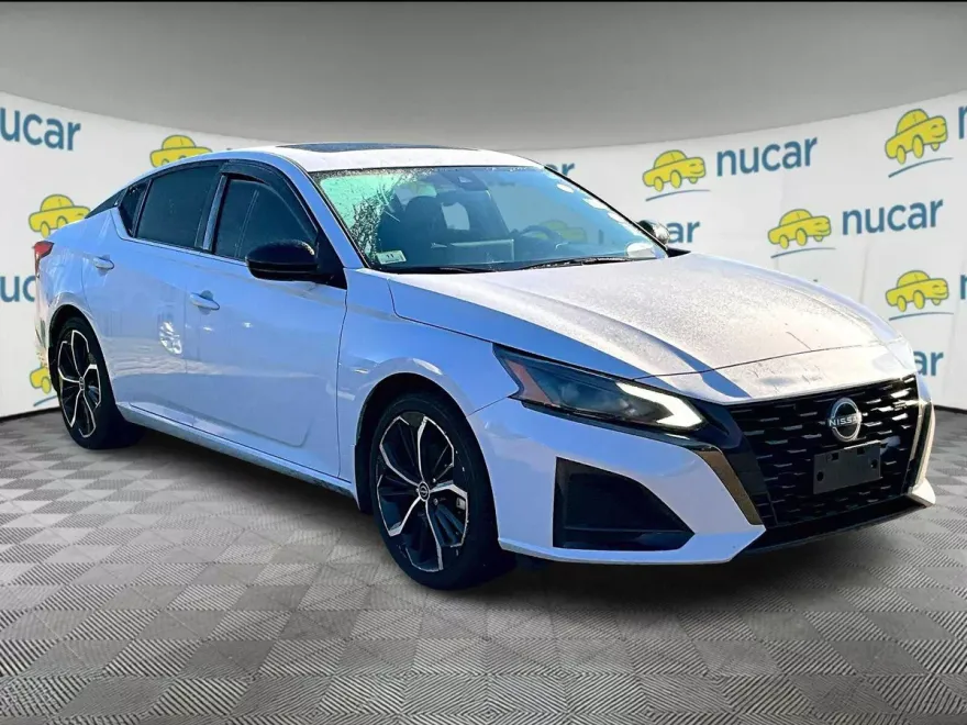 2023 Nissan Altima 2.5 SR photo 1
