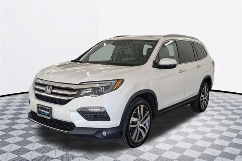 2017 Honda Pilot Touring Sport photo 1