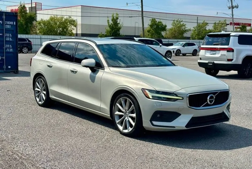 2020 Volvo V60 T5 Momentum photo 1