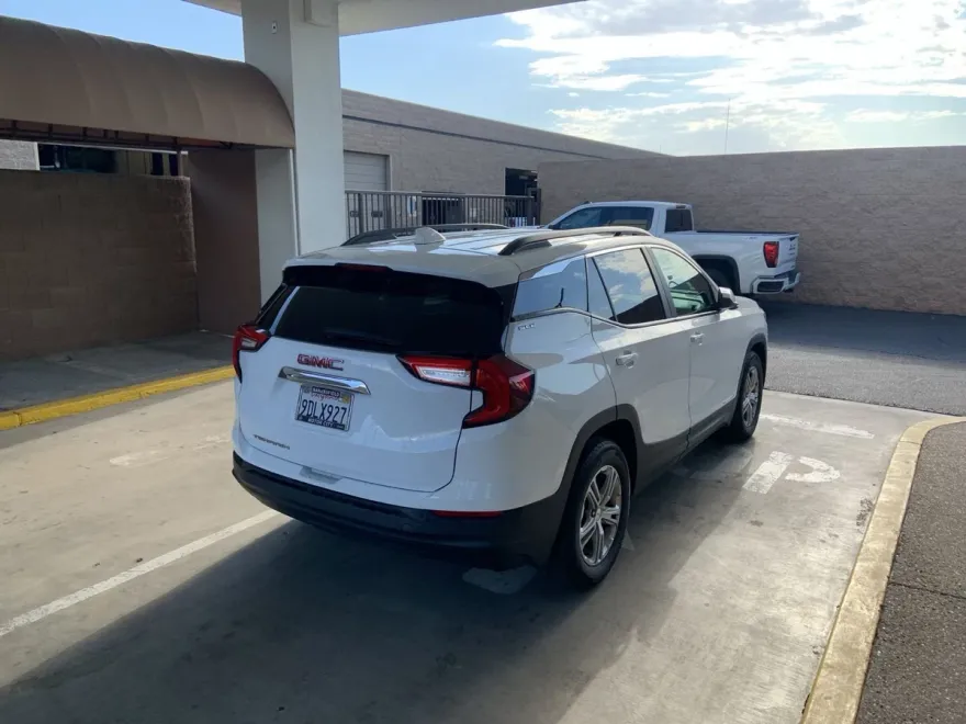 2022 Gmc Terrain SLE photo 1
