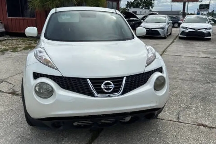 2011 Nissan Juke SV photo 1