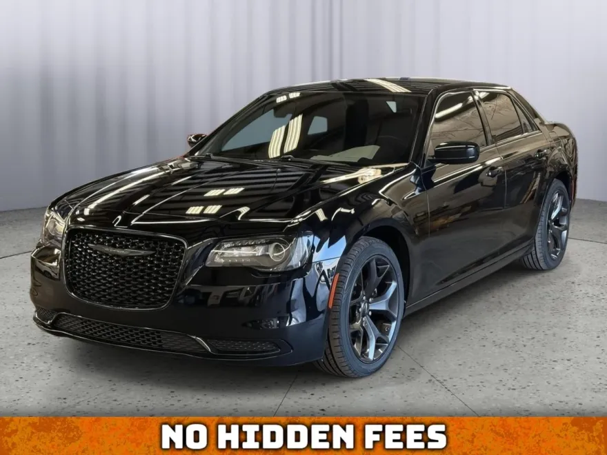 2022 Chrysler 300 Touring photo 1