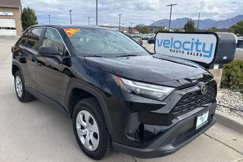 2024 Toyota RAV4 LE photo 1
