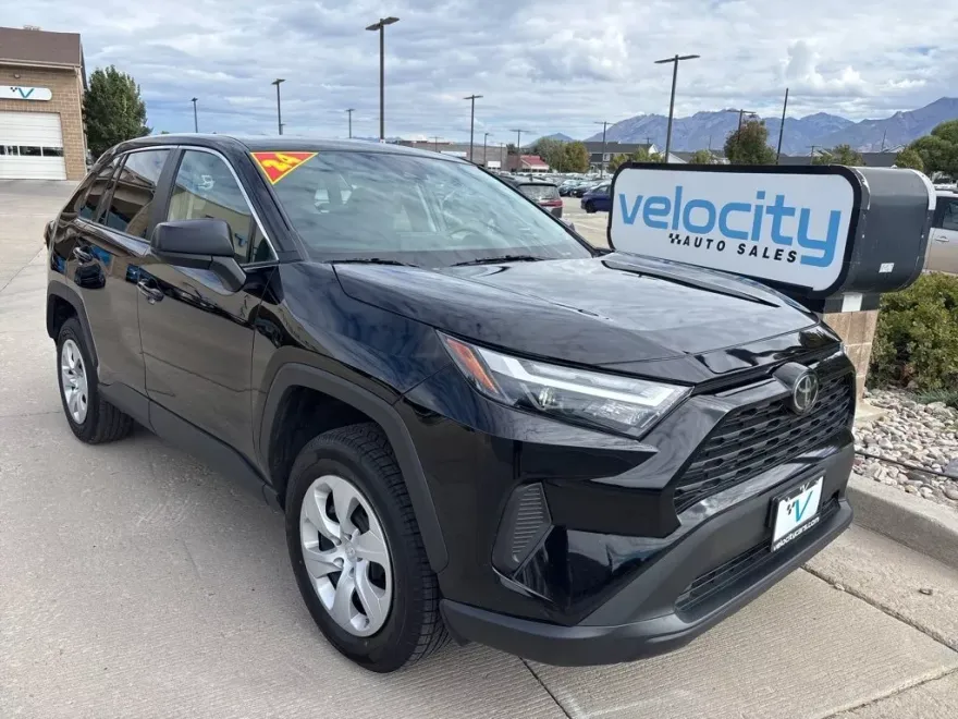 2024 Toyota RAV4 LE photo 1