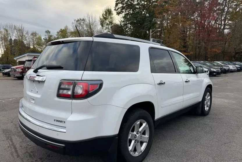 2016 Gmc Acadia SLE photo 1