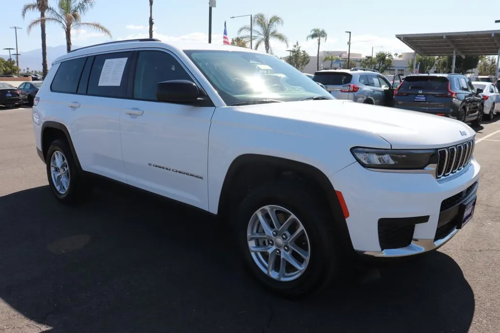 2023 Jeep Grand Cherokee Laredo Altitude photo 1