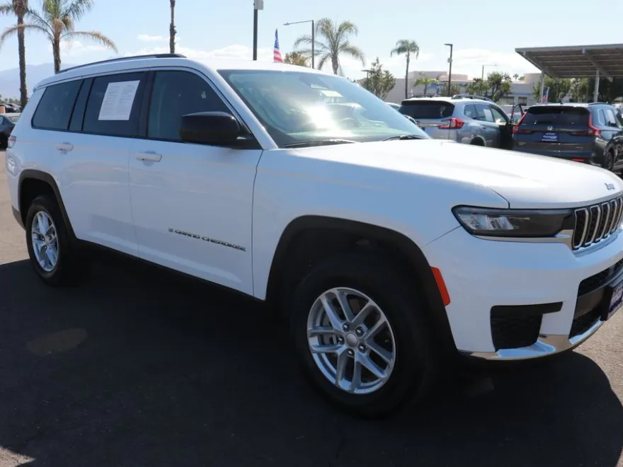 2023 Jeep Grand Cherokee Laredo Altitude photo 1
