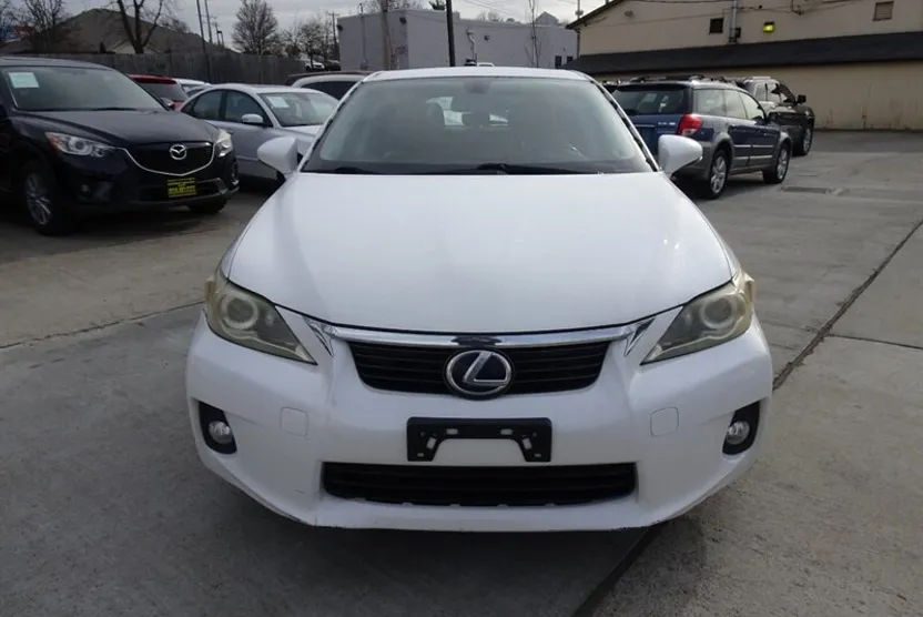 2011 Lexus CT 200h photo 1