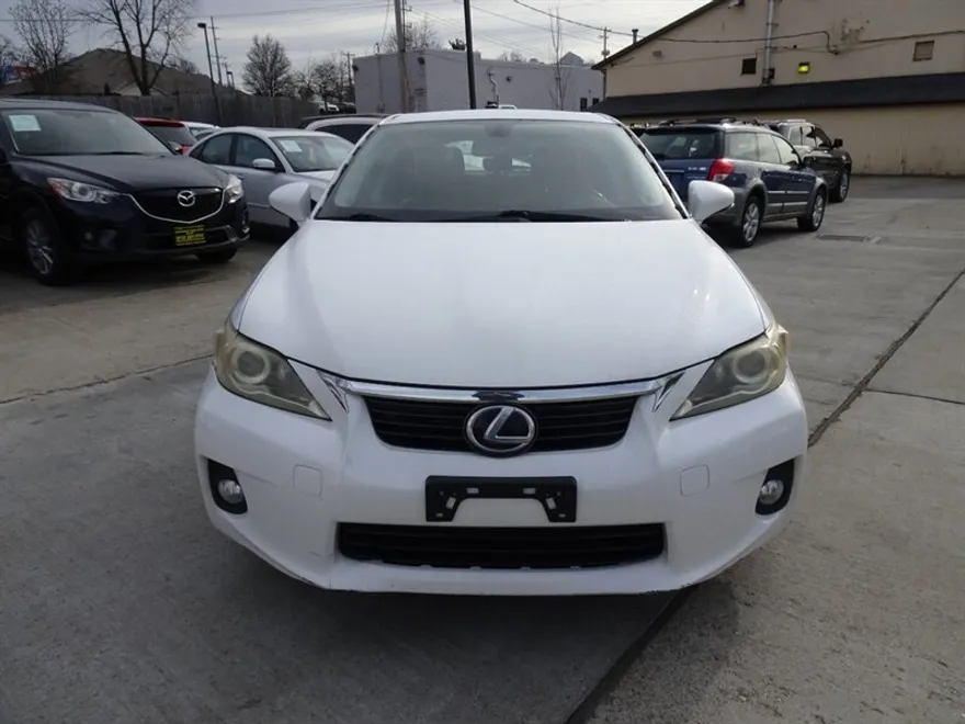 2011 Lexus CT 200h photo 1