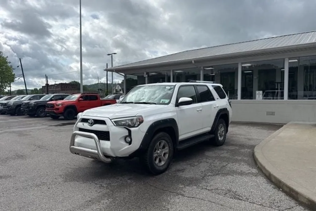 2019 Toyota 4Runner SR5 photo 1