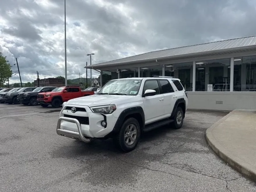 2019 Toyota 4Runner SR5 photo 1