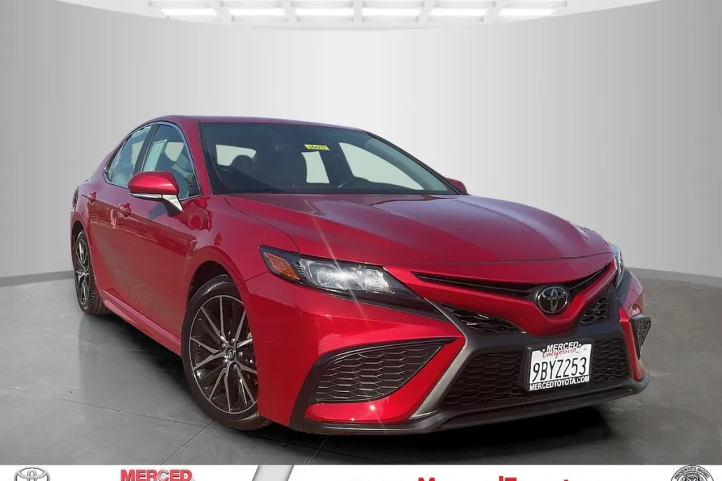 2023 Toyota Camry SE photo 1