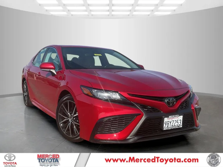 2023 Toyota Camry SE photo 1
