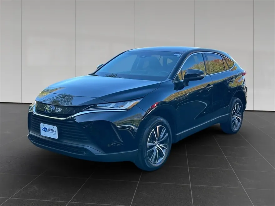 2023 Toyota Venza LE photo 1