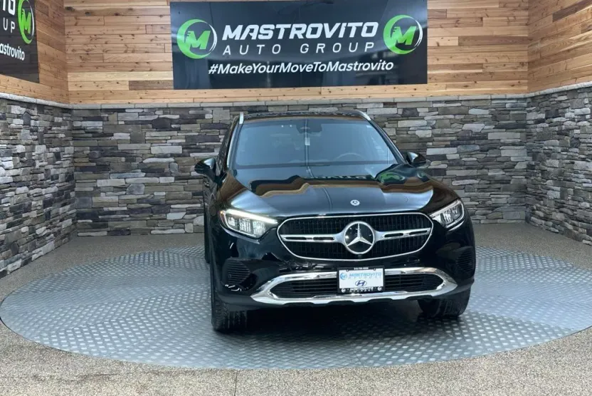 2023 Mercedes Benz GLC 300 4MATIC photo 1