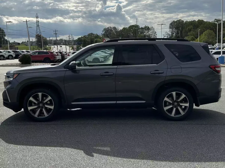 2025 Honda Pilot Touring photo 1