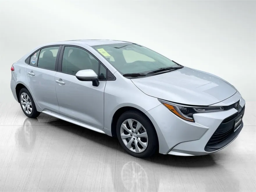 2024 Toyota Corolla LE photo 1