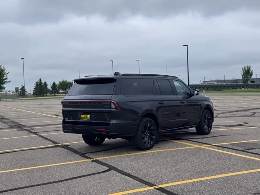 2025 Lincoln Navigator Reserve L photo 1