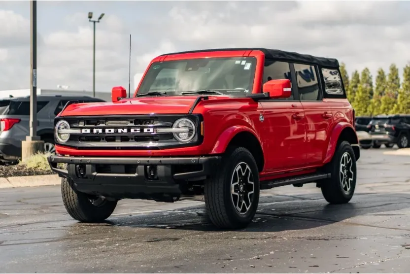 2022 Ford Bronco Outer Banks photo 1