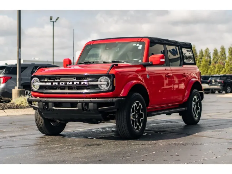 2022 Ford Bronco Outer Banks photo 1