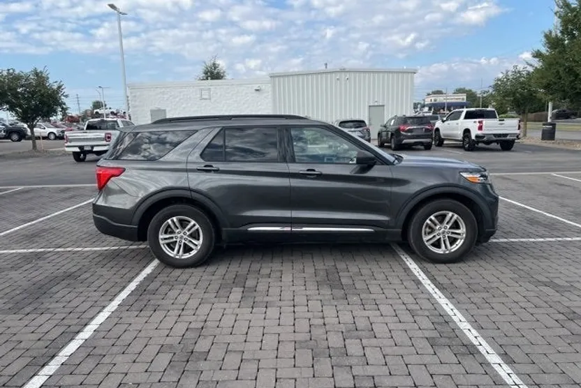 2020 Ford Explorer XLT photo 1