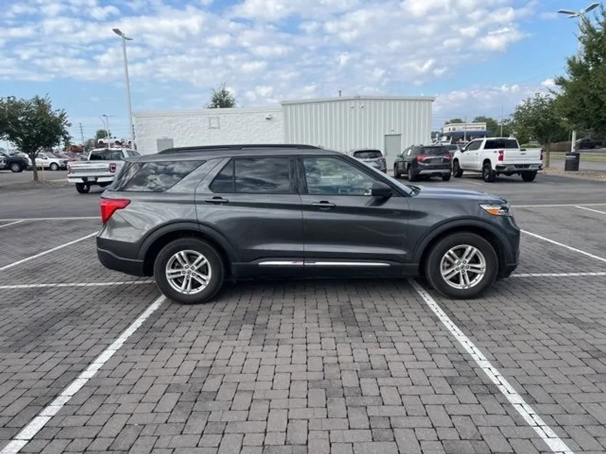 2020 Ford Explorer XLT photo 1