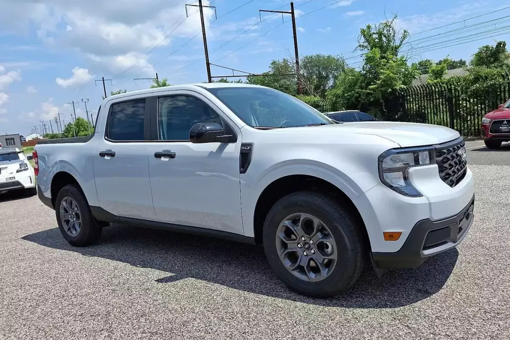 2025 Ford Maverick XLT photo 1