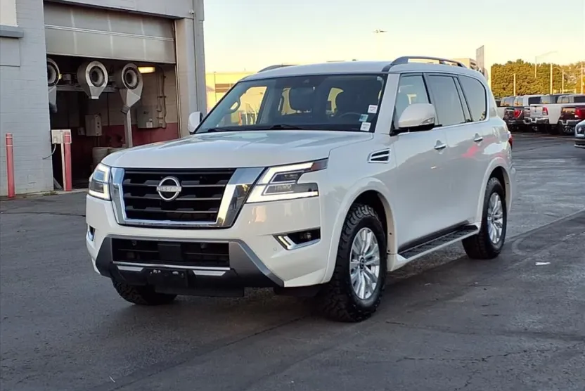2023 Nissan Armada SV photo 1