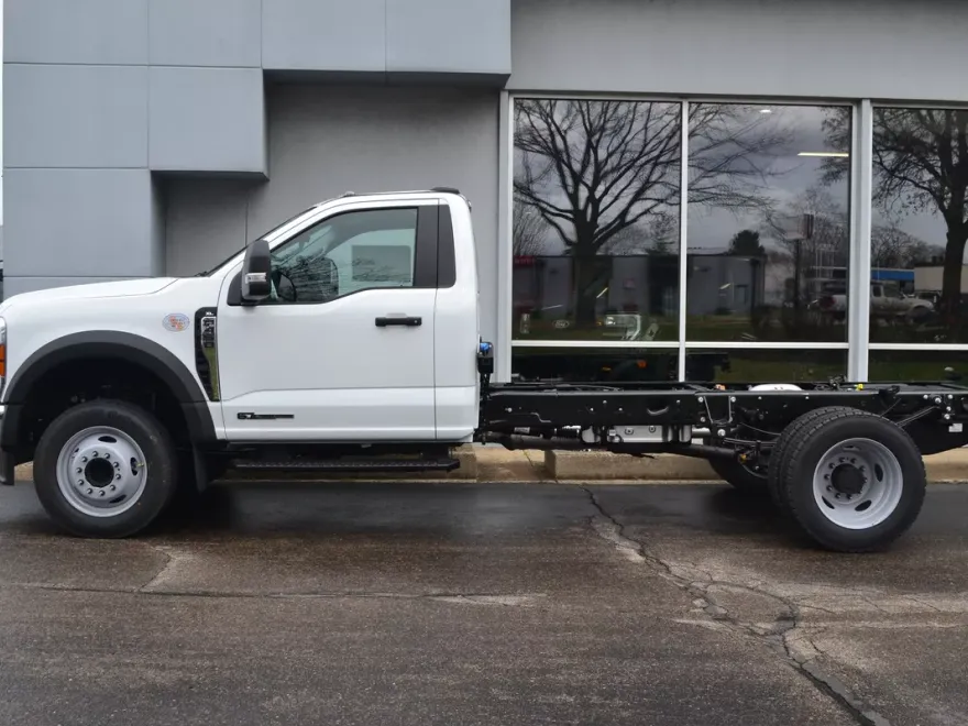2025 Ford F-450 XL photo 1