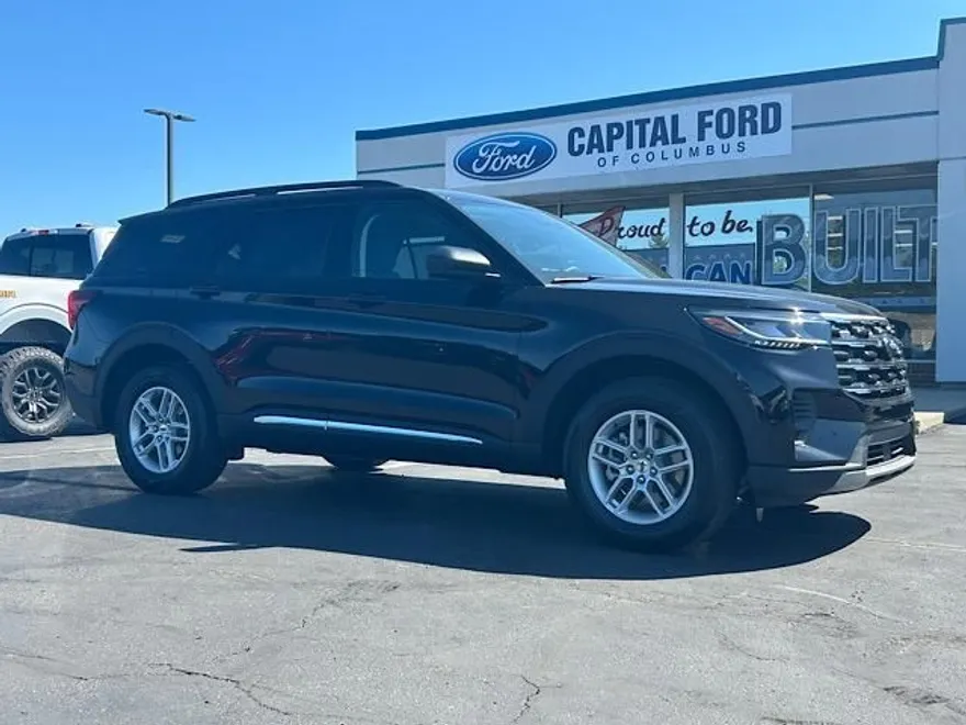 2025 Ford Explorer photo 1