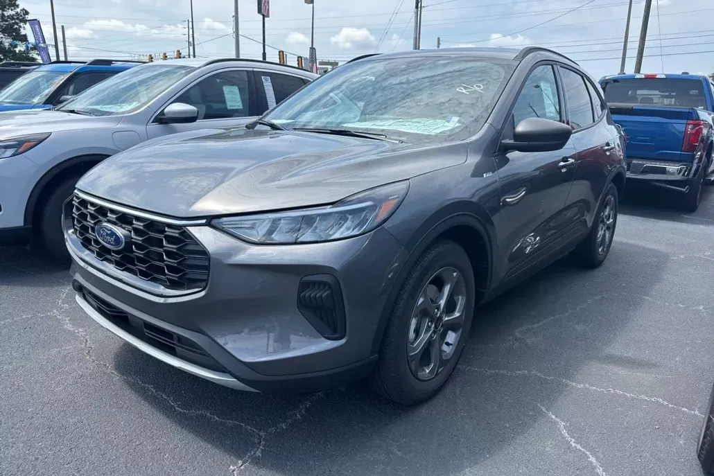 2025 Ford Escape ST-Line photo 1