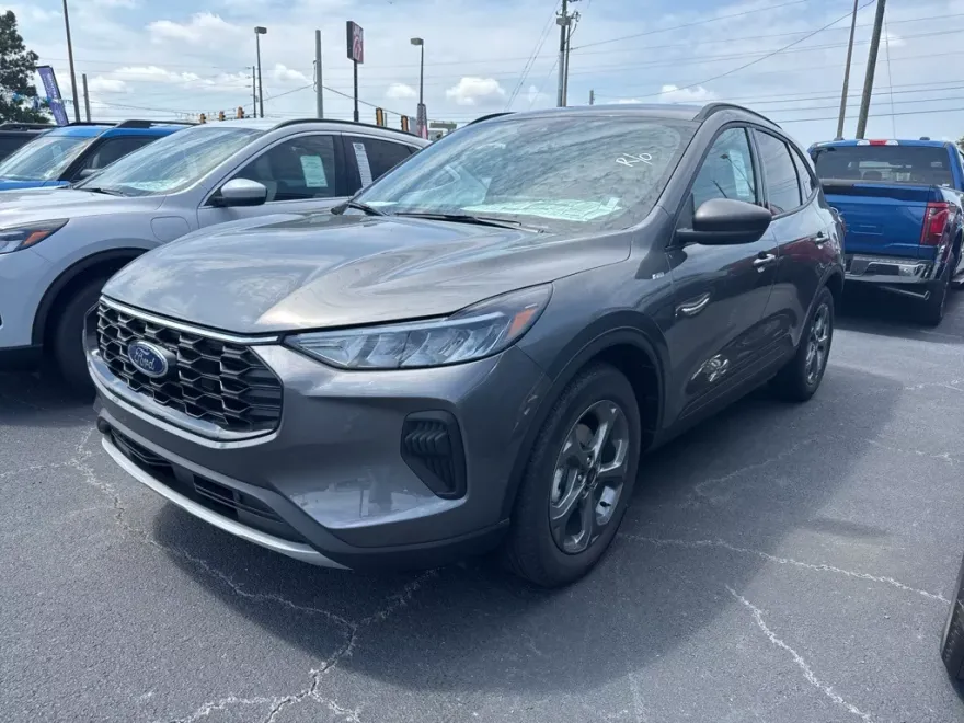 2025 Ford Escape ST-Line photo 1