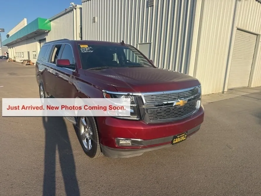 2017 Chevrolet Suburban LT photo 1