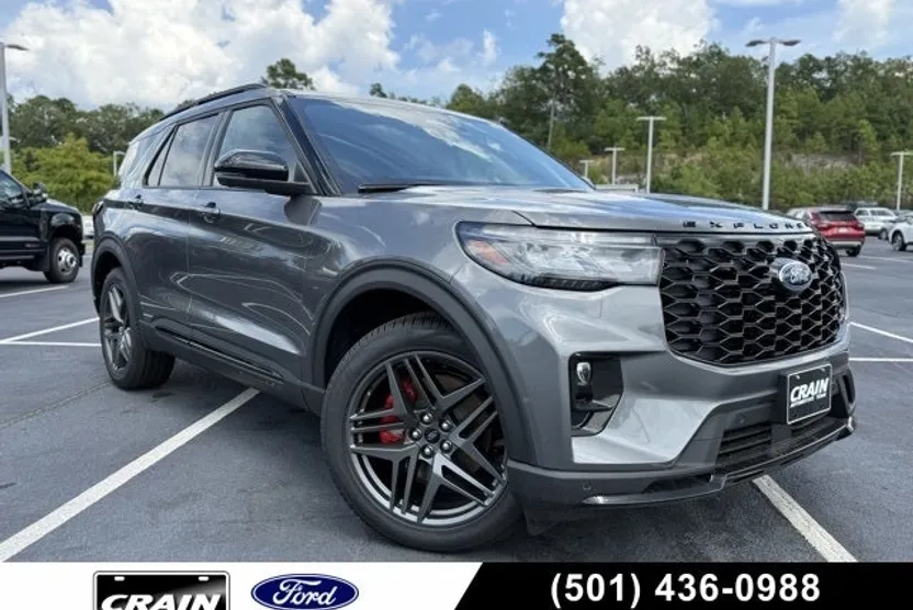 2025 Ford Explorer ST photo 1