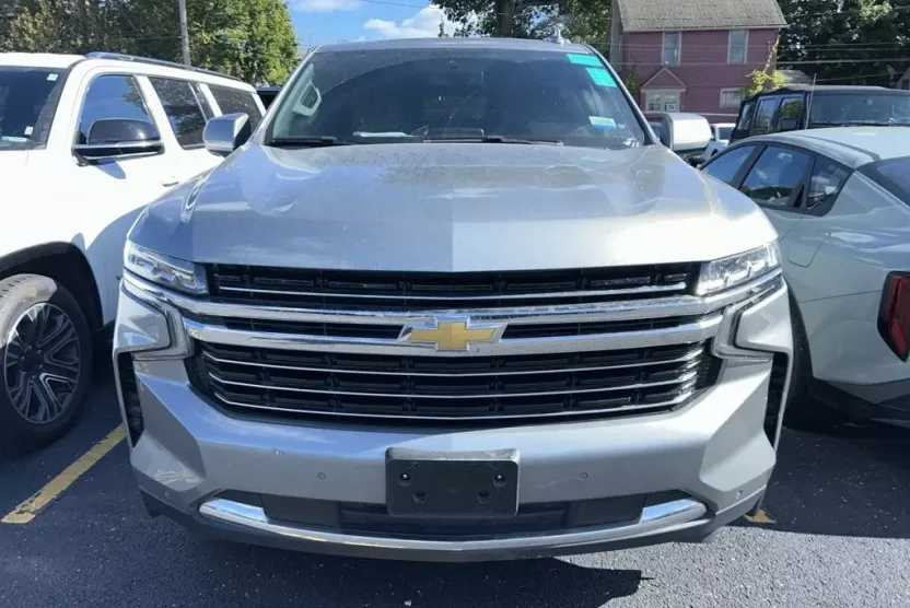 2023 Chevrolet Suburban LT photo 1