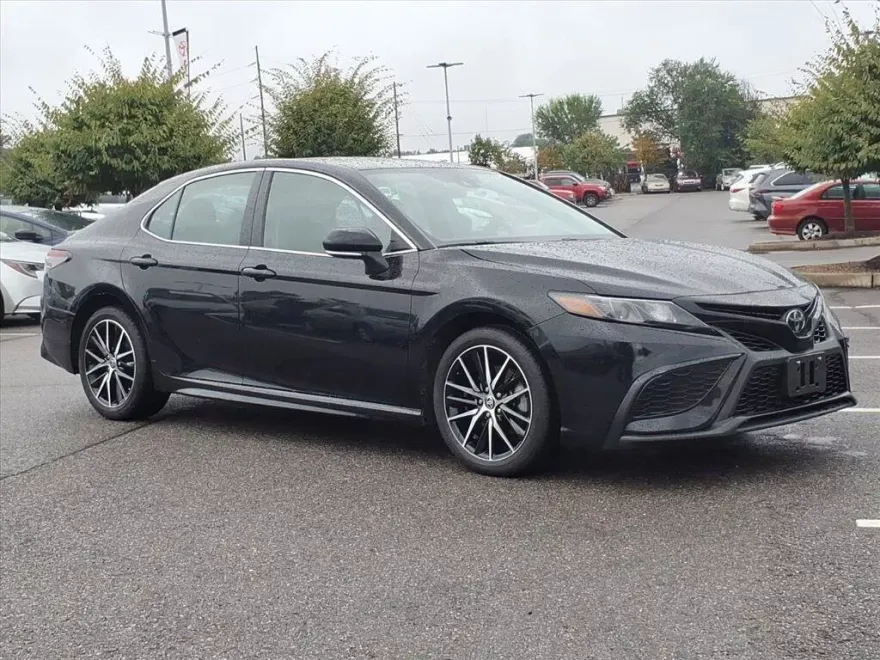 2024 Toyota Camry SE photo 1