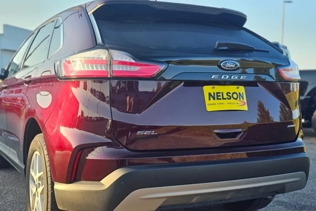 2023 Ford Edge SEL photo 1