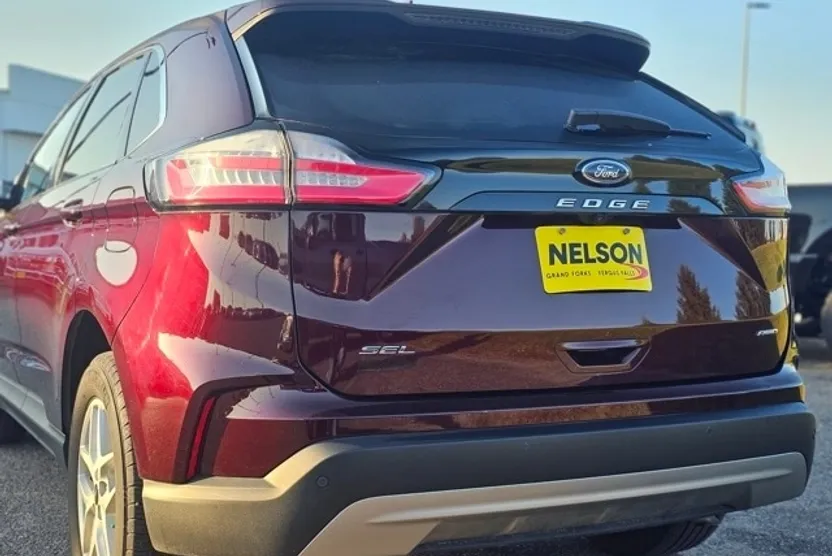 2023 Ford Edge SEL photo 1