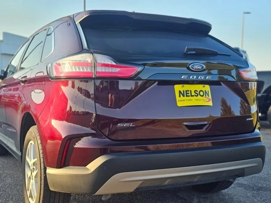 2023 Ford Edge SEL photo 1