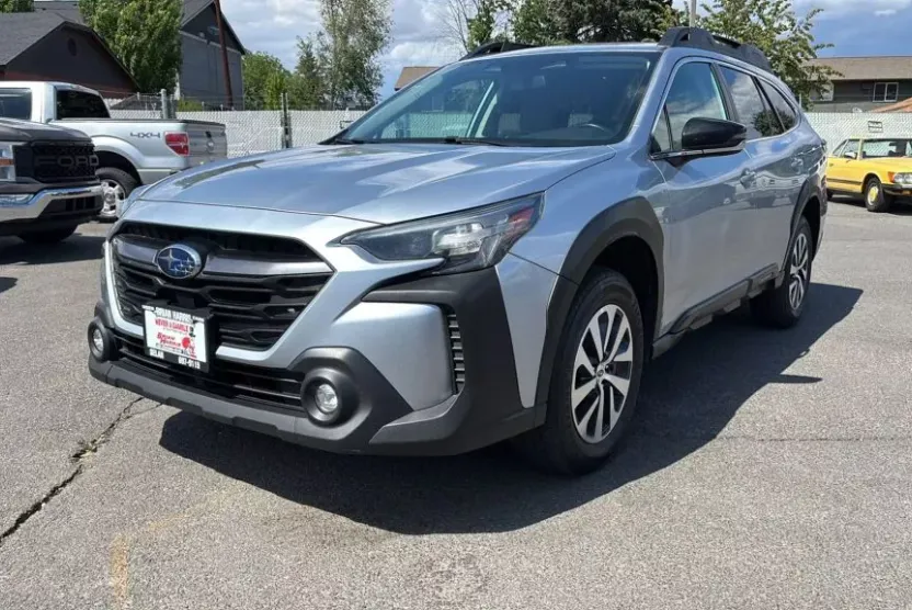 2023 Subaru Outback Premium photo 1