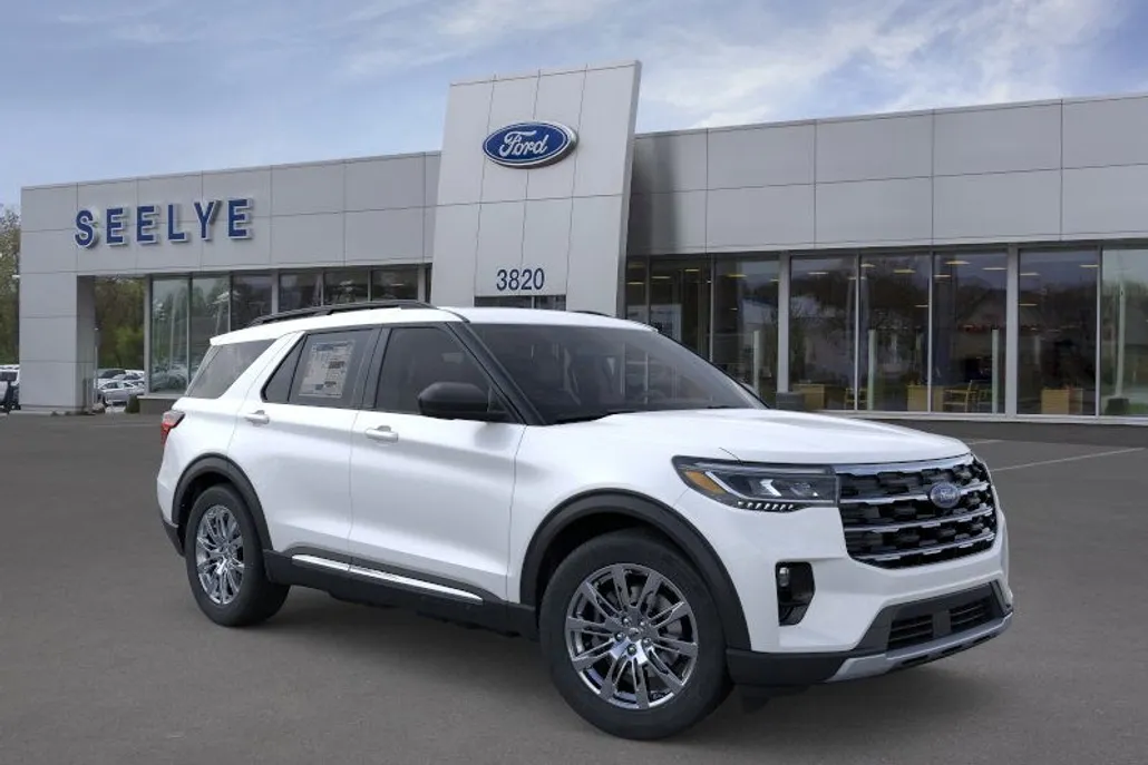 2025 Ford Explorer photo 1