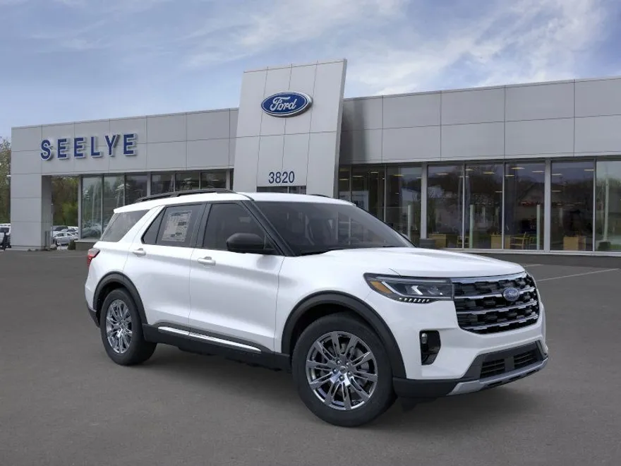 2025 Ford Explorer photo 1