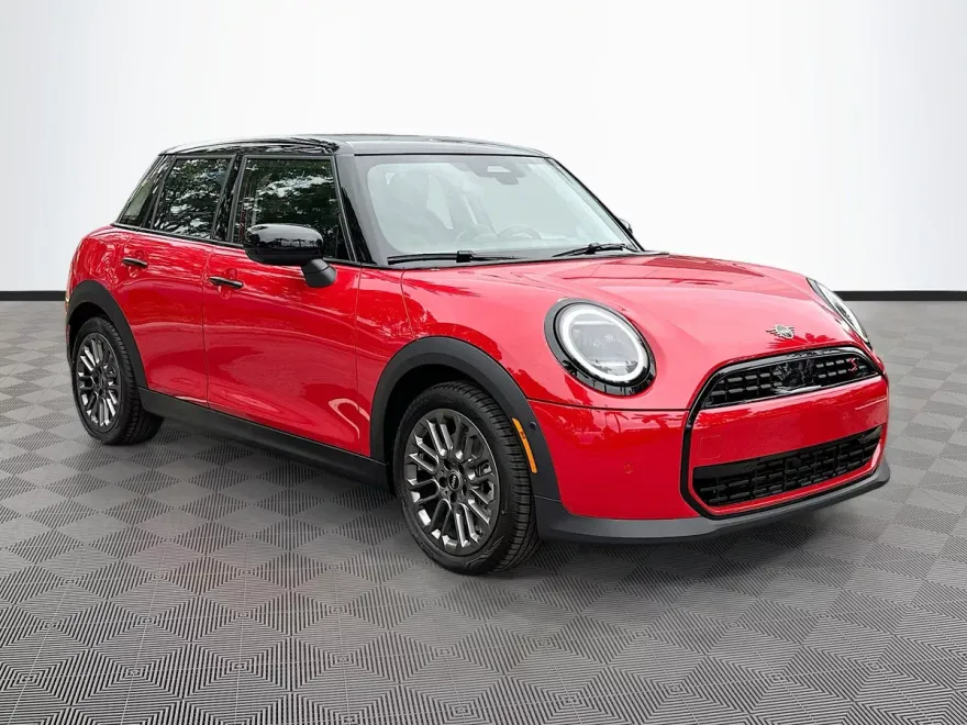 2025 Mini Cooper Hardtop 4 Door Signature photo 1